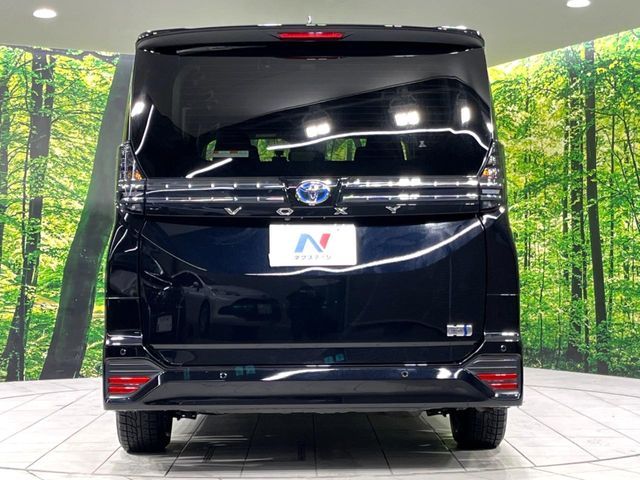 TOYOTA VOXY HYBRID 4WD 2023