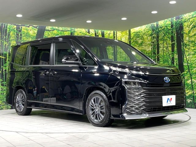 TOYOTA VOXY HYBRID 4WD 2023