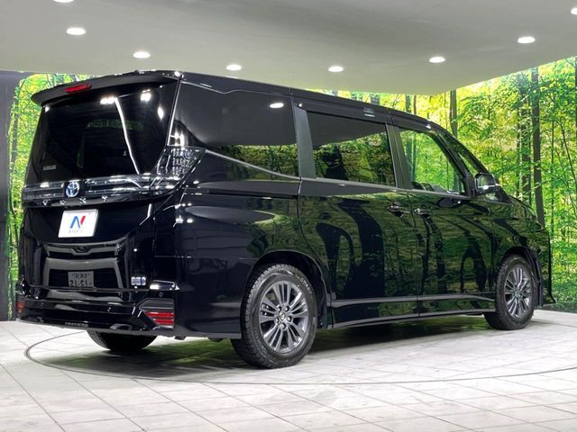 TOYOTA VOXY HYBRID 4WD 2023