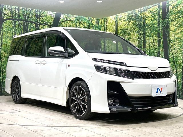 TOYOTA VOXY 2018