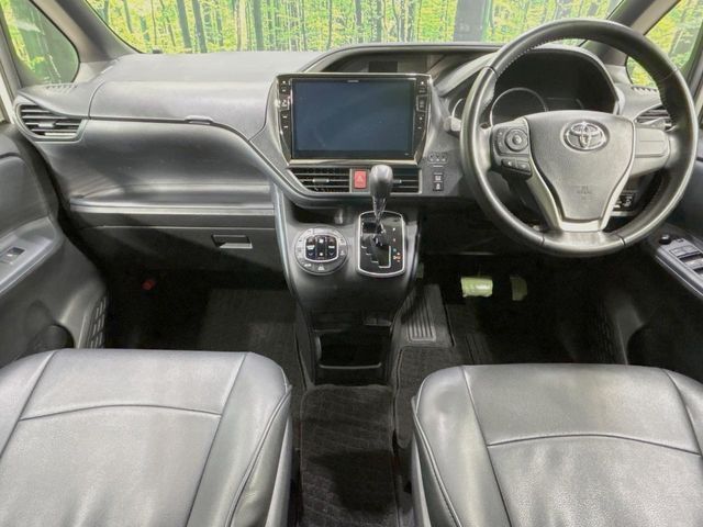 TOYOTA VOXY 2015