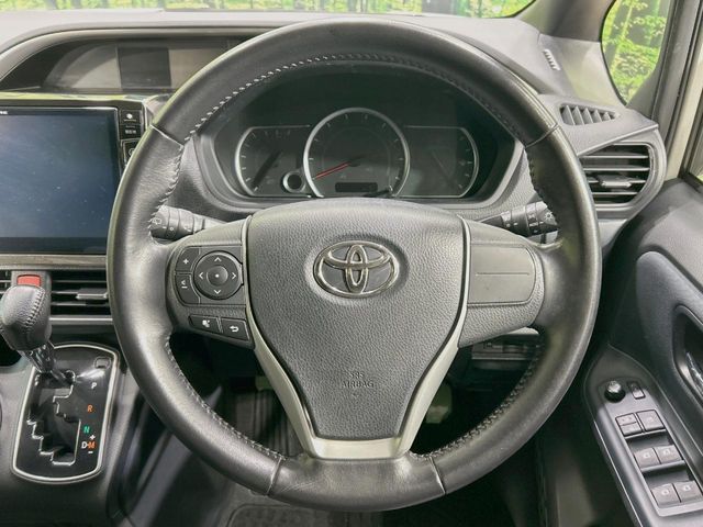 TOYOTA VOXY 2015