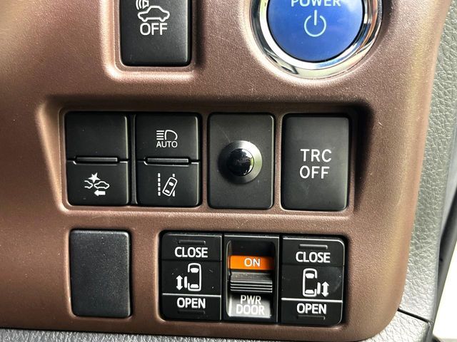 TOYOTA ESQUIRE HYBRID 2017