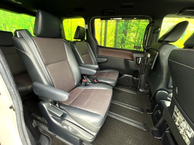 TOYOTA ESQUIRE HYBRID 2017