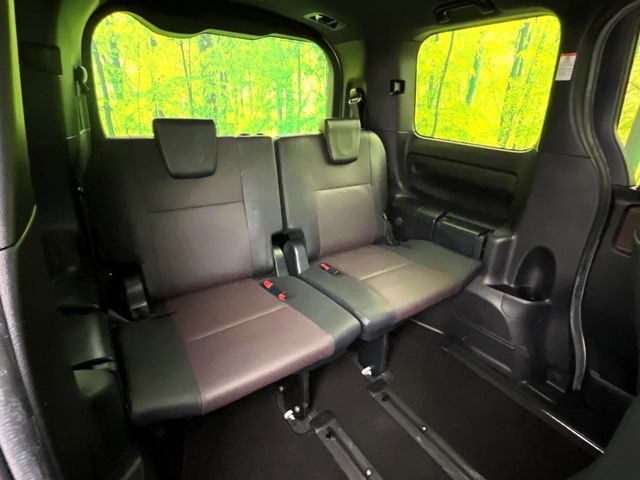 TOYOTA ESQUIRE HYBRID 2017