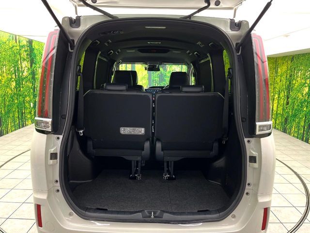 TOYOTA ESQUIRE HYBRID 2017