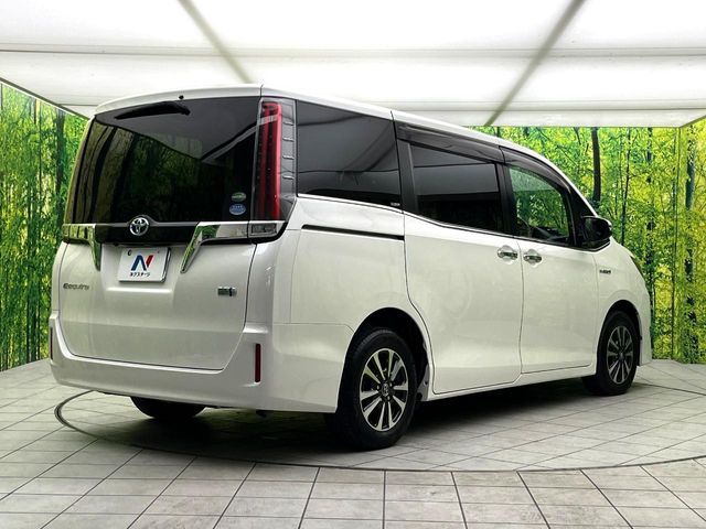 TOYOTA ESQUIRE HYBRID 2017