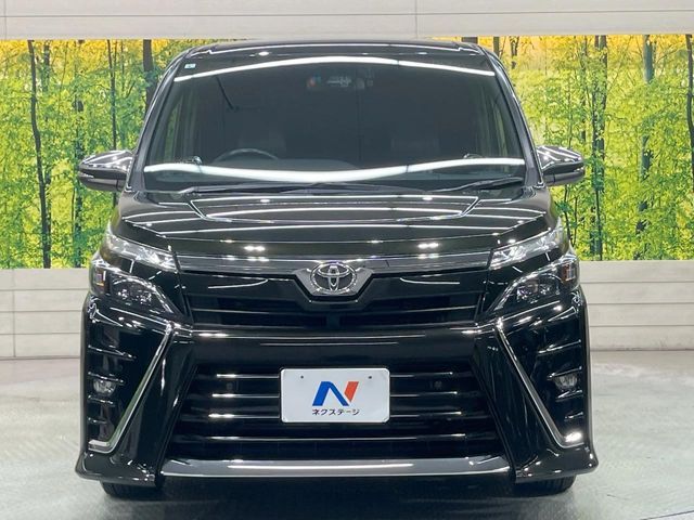 TOYOTA VOXY 2021