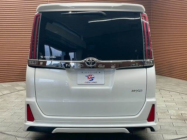 TOYOTA NOAH 2018