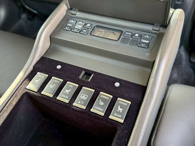 NISSAN FUGA HYBRID 2011