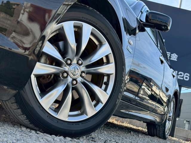 NISSAN FUGA HYBRID 2011