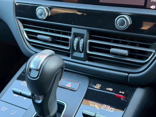 PORSCHE PORSCHE Macan 2022