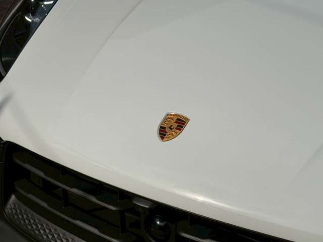 PORSCHE PORSCHE Macan 2023