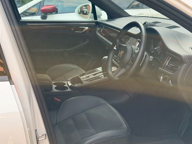 PORSCHE PORSCHE Macan 2023