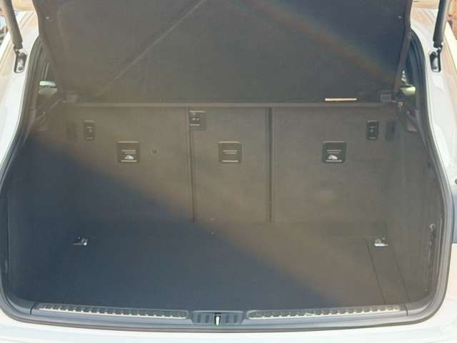 PORSCHE PORSCHE Macan 2023