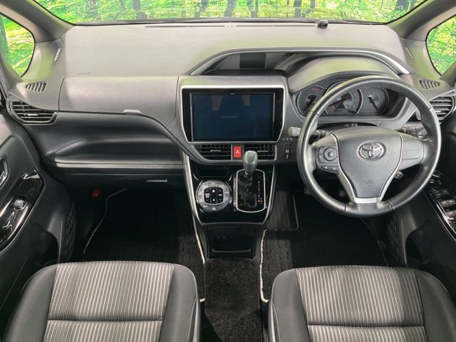 TOYOTA VOXY 2019