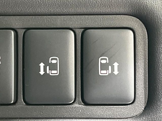 MITSUBISHI DELICA D:5 4WD 2023