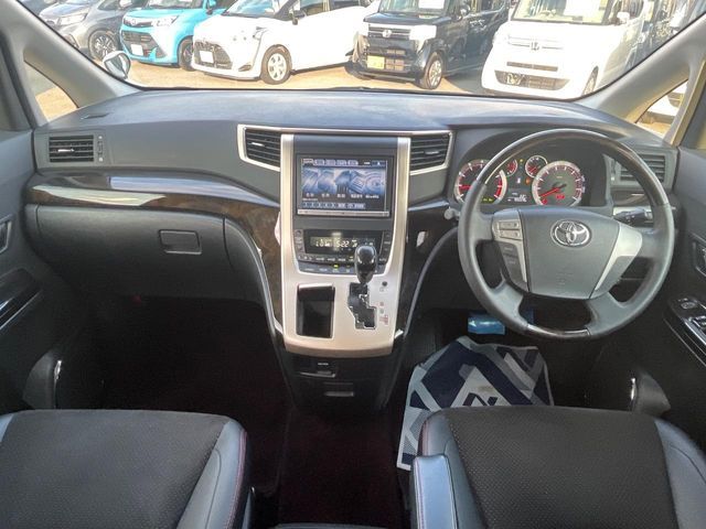 TOYOTA VELLFIRE 2013