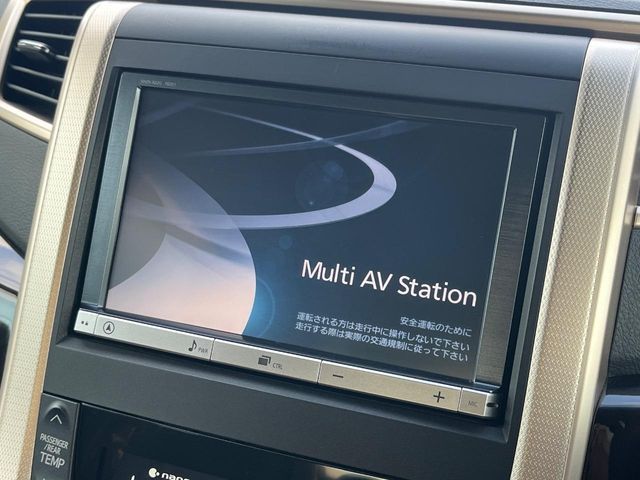 TOYOTA VELLFIRE 2013