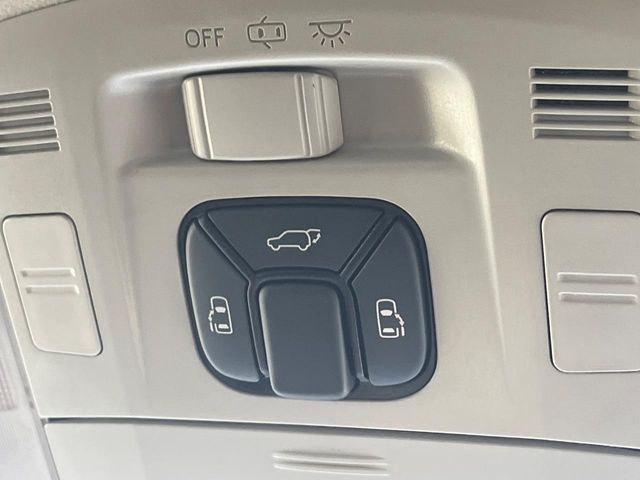 TOYOTA VELLFIRE 2013