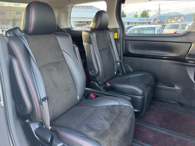 TOYOTA VELLFIRE 2013