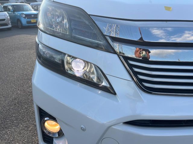 TOYOTA VELLFIRE 2013