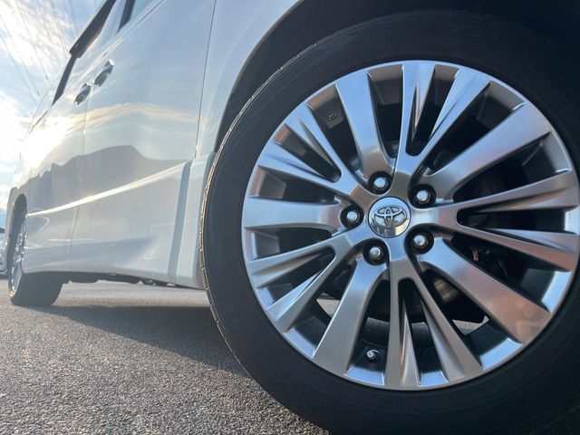 TOYOTA VELLFIRE 2013