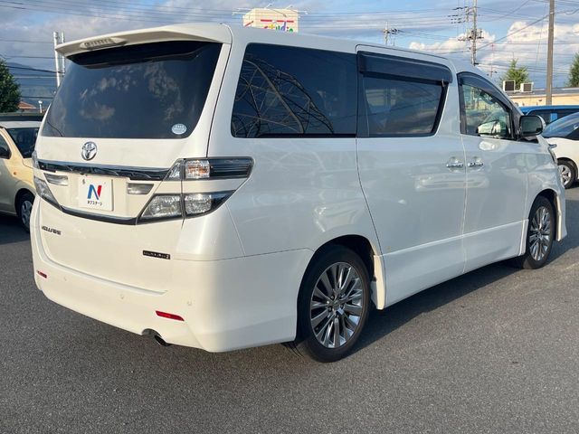 TOYOTA VELLFIRE 2013