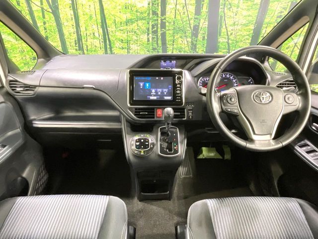 TOYOTA VOXY 2014