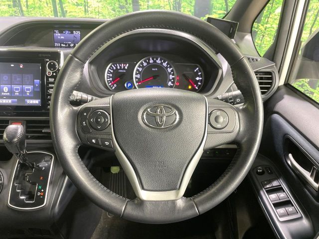 TOYOTA VOXY 2014
