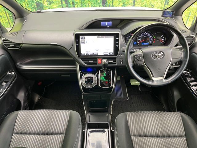 TOYOTA VOXY 2018
