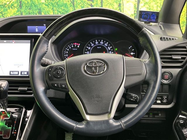 TOYOTA VOXY 2018