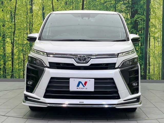 TOYOTA VOXY 2018