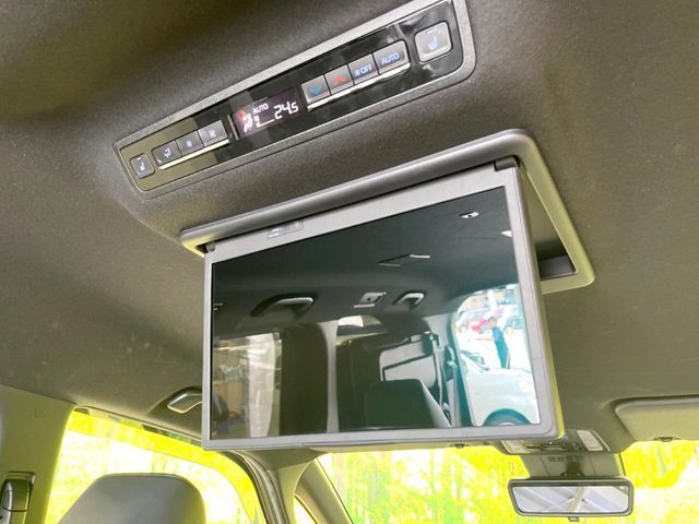 TOYOTA VOXY HYBRID 2022