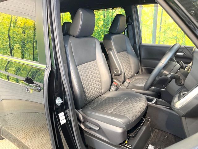 TOYOTA VOXY HYBRID 2022