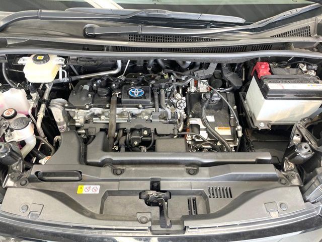 TOYOTA VOXY HYBRID 2022