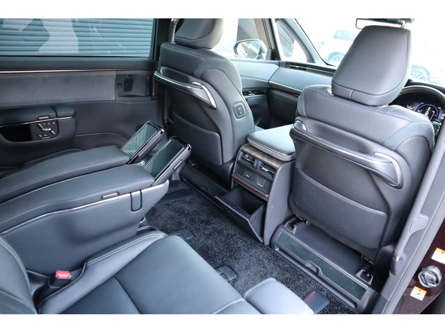 TOYOTA ???? LM500h 2024