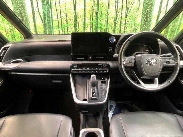 TOYOTA NOAH HYBRID 2023