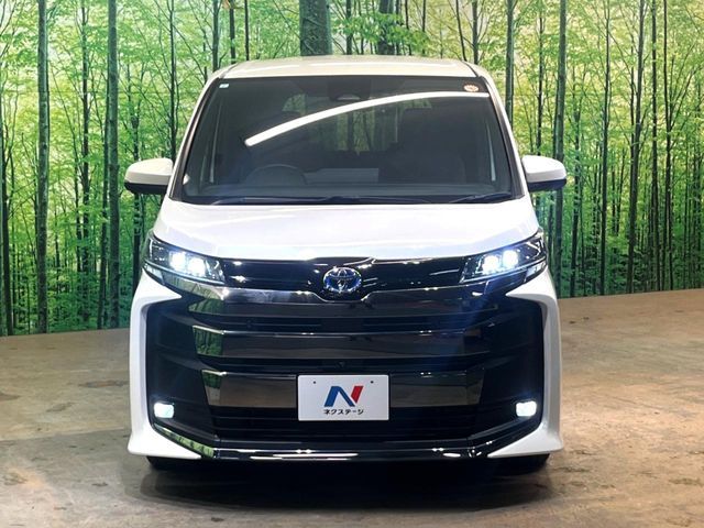 TOYOTA NOAH HYBRID 2023
