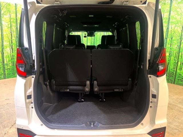 TOYOTA NOAH HYBRID 2023