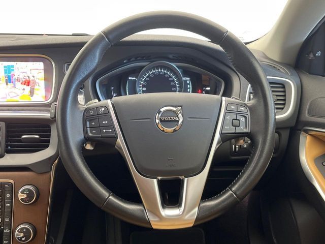 VOLVO VOLVO V40 CROSS COUNTRY 2017