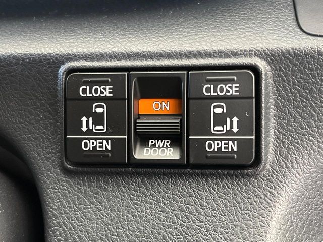 TOYOTA SIENTA HYBRID 2017