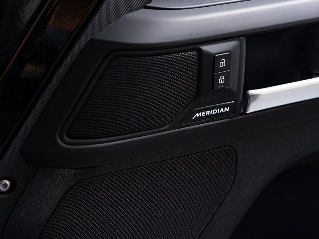 ROVER ROVER DEFENDER 2025