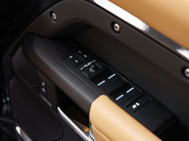 ROVER ROVER DEFENDER 2025