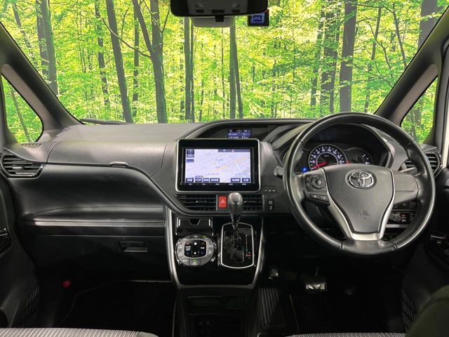 TOYOTA VOXY 4WD 2018