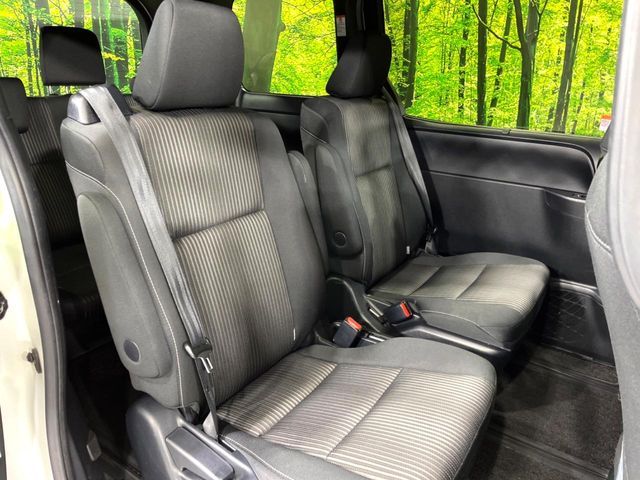 TOYOTA VOXY 4WD 2018