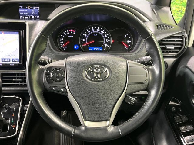TOYOTA VOXY 4WD 2018