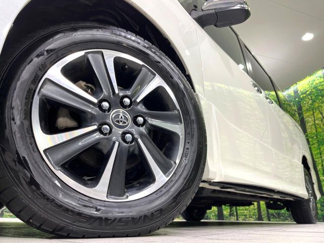 TOYOTA VOXY 4WD 2018