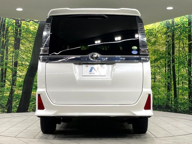 TOYOTA VOXY 4WD 2018