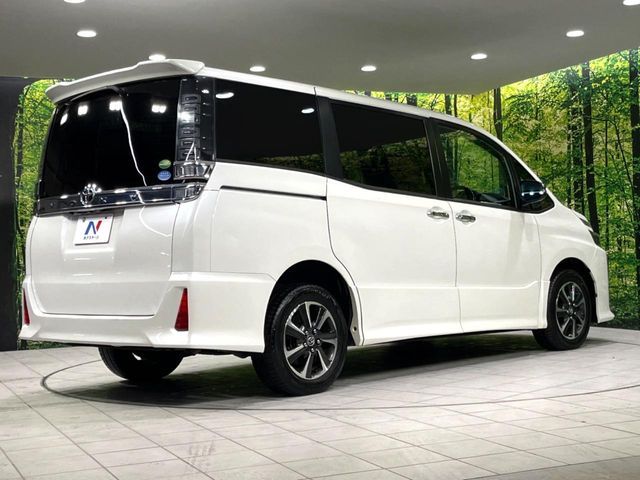 TOYOTA VOXY 4WD 2018